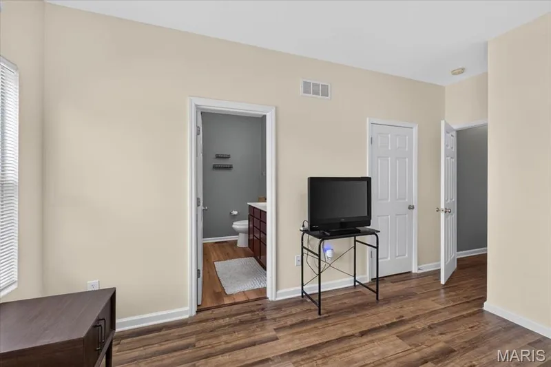 2031 Preston Woods Parkway, Lake St. Louis, MO 63367 — listing photo 25 of 43