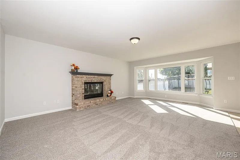 Amazing bay window allows for tons of natural light — 117 Black Lantern Trail, St Peters, MO 63376