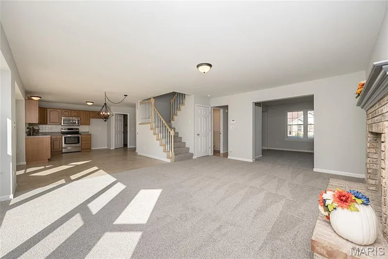 Open concept kitchen, breakfast room and family room — 117 Black Lantern Trail, St Peters, MO 63376