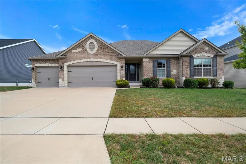 332 Mystic Brook Drive, O'Fallon, MO β listing photo 1