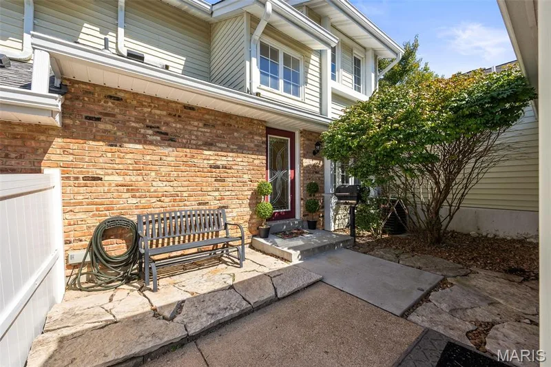 2428 Claymoor Drive, Chesterfield, MO 63017 — listing photo 3 of 46
