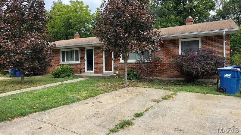 133 Woodlawn Drive, St Charles, MO — listing photo 1