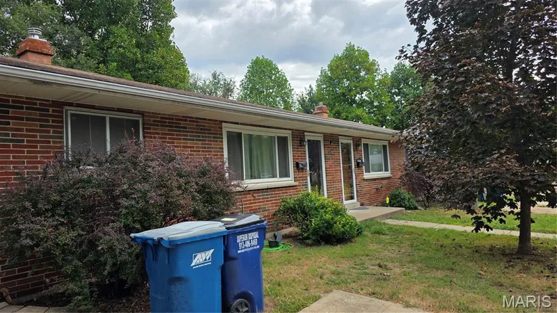 133 Woodlawn Drive, St Charles, MO 63301 — listing photo 5 of 14
