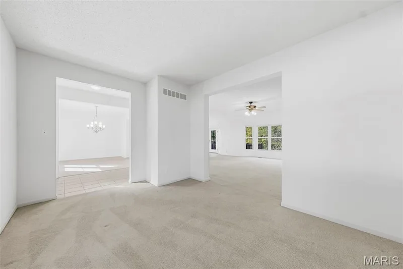 524 Hartford Valley Drive, Wentzville, MO 63385 — listing photo 10 of 85
