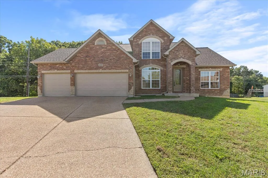 2221 Homefield Grove Drive, O'Fallon, MO 63366 — listing photo 1 of 38