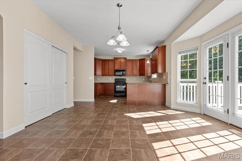 2221 Homefield Grove Drive, O'Fallon, MO 63366 — listing photo 7 of 38