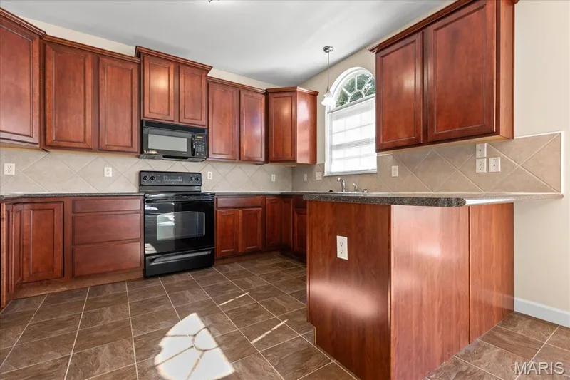 2221 Homefield Grove Drive, O'Fallon, MO 63366 — listing photo 9 of 38