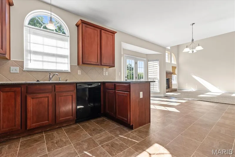 2221 Homefield Grove Drive, O'Fallon, MO 63366 — listing photo 10 of 38