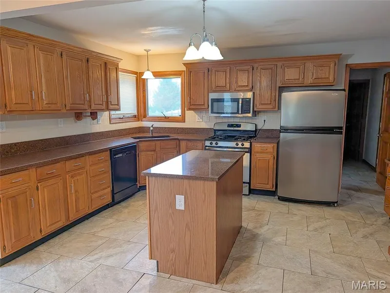 24 Huntington Parkway, St Charles, MO 63301 — listing photo 15 of 29