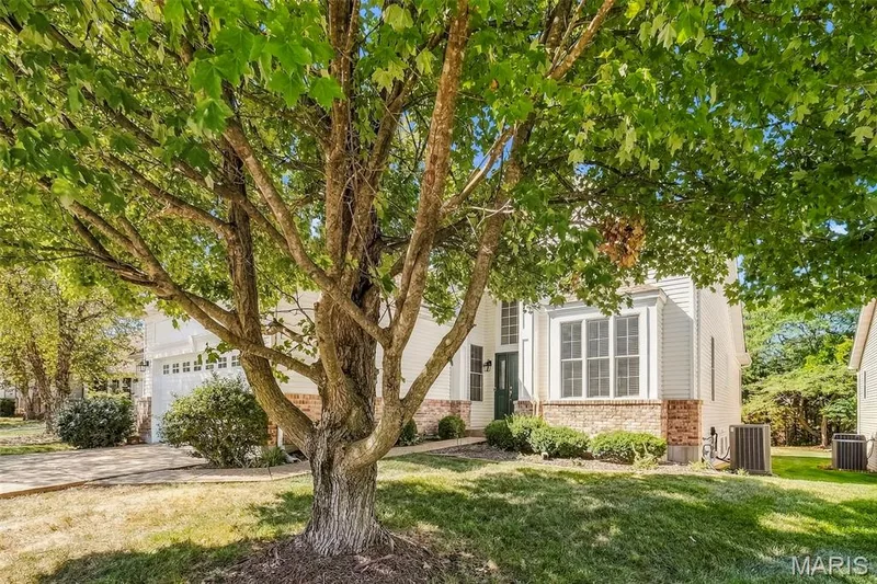 2102 Hawks Landing Drive, Lake St. Louis, MO 63367 — listing photo 5 of 91