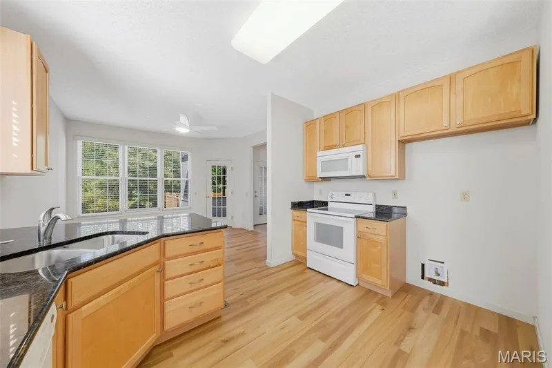 2102 Hawks Landing Drive, Lake St. Louis, MO 63367 — listing photo 27 of 91