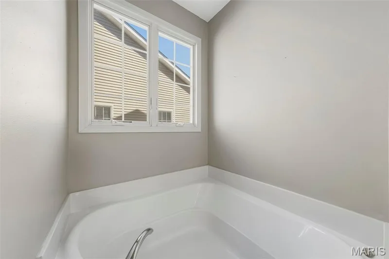 2102 Hawks Landing Drive, Lake St. Louis, MO 63367 — listing photo 35 of 91