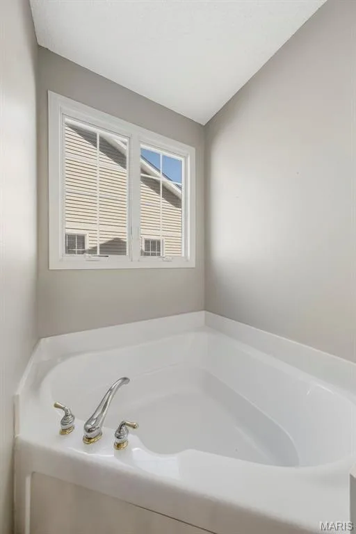 2102 Hawks Landing Drive, Lake St. Louis, MO 63367 — listing photo 40 of 91