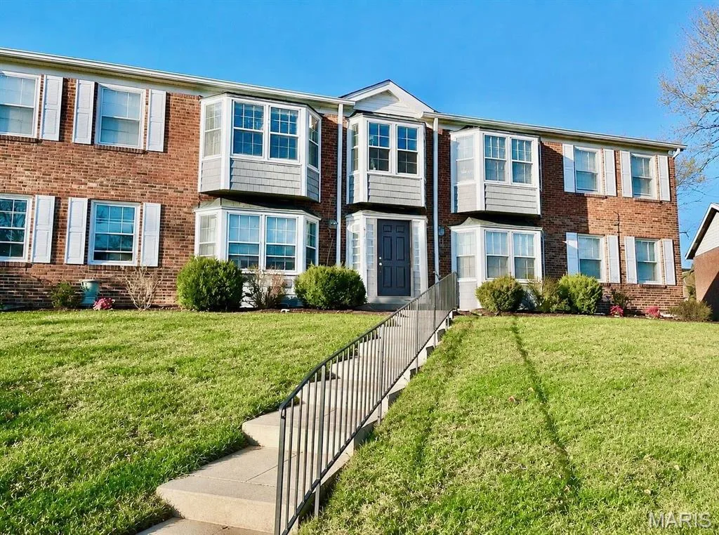 611 Thunderbird Court, Chesterfield, MO 63017 — listing photo 1 of 22