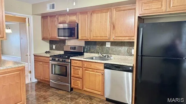 611 Thunderbird Court, Chesterfield, MO 63017 — listing photo 4 of 22
