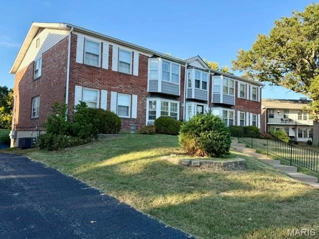 611 Thunderbird Court, Chesterfield, MO 63017 — listing photo 15 of 22