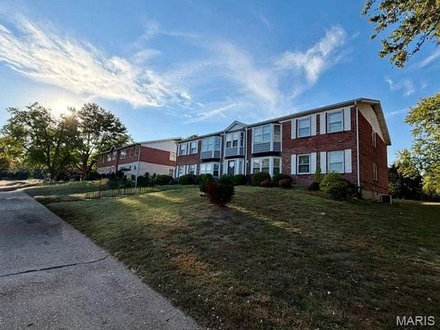 611 Thunderbird Court, Chesterfield, MO 63017 — listing photo 19 of 22