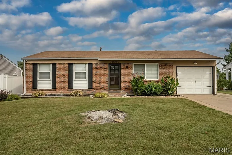 3224 Highgate Lane, St Charles, MO — listing photo 1