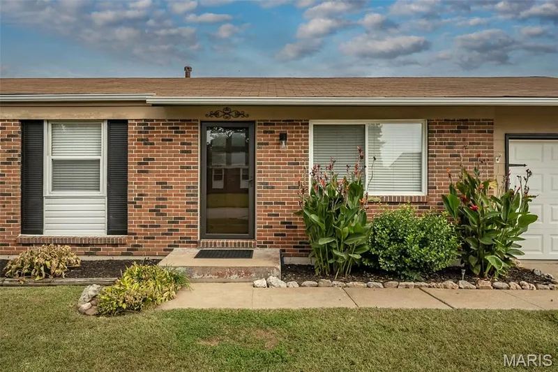 3224 Highgate Lane, St Charles, MO 63301 — listing photo 3 of 39