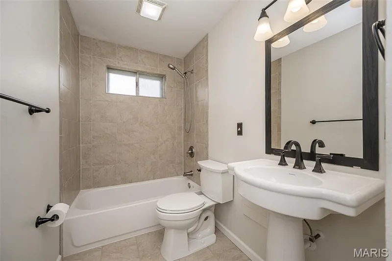 3224 Highgate Lane, St Charles, MO 63301 — listing photo 15 of 39