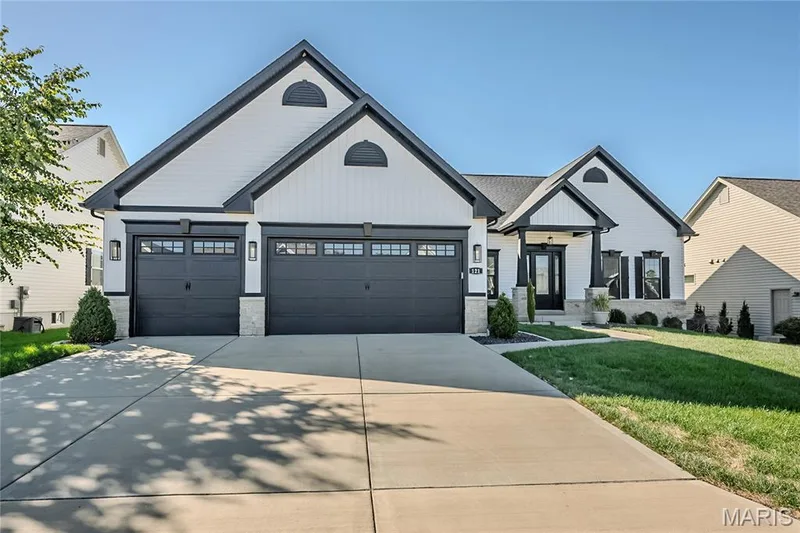 121 Eagle Estates Drive, Lake St. Louis, MO β listing photo 1