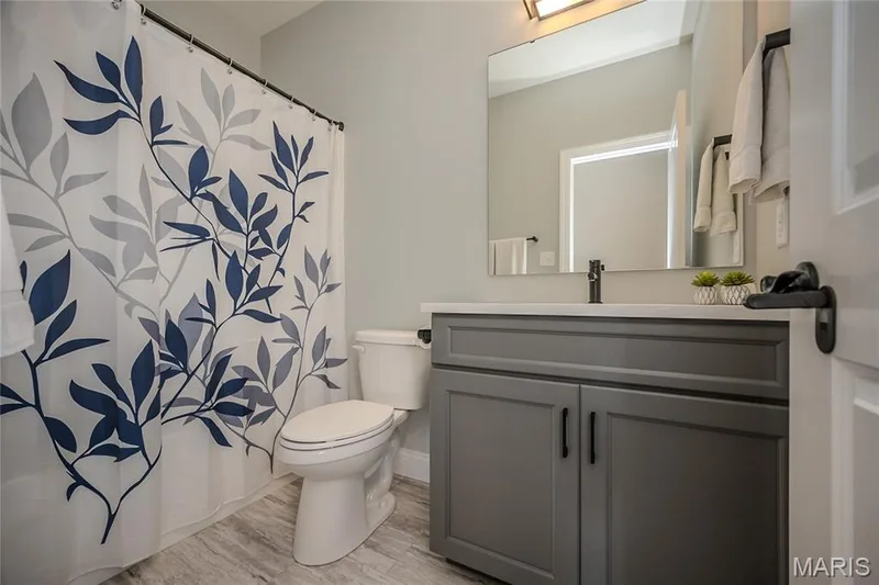 Bath Number 2. — 121 Eagle Estates Drive, Lake St. Louis, MO 63367