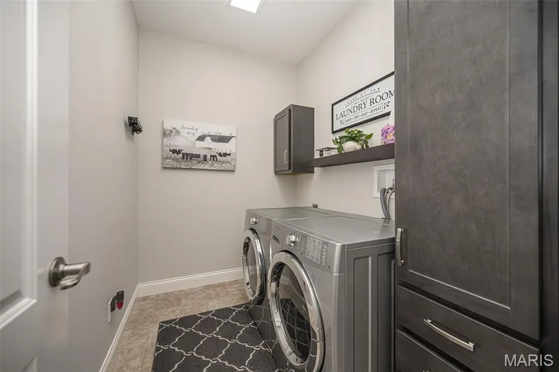 Neutral-toned walls complement the tile flooring — 1509 Woodside Hills Drive, St Peters, MO 63376