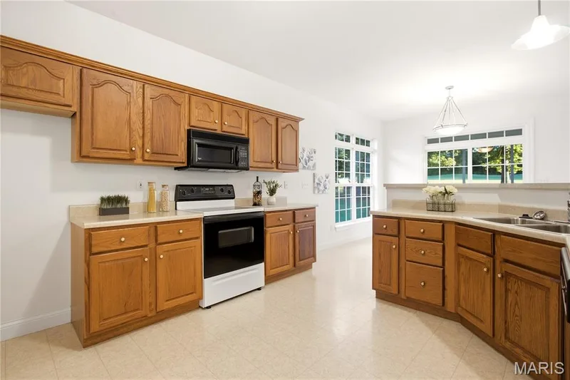 2450 Golden Bear Way #703A, Wentzville, MO 63385 — listing photo 13 of 34