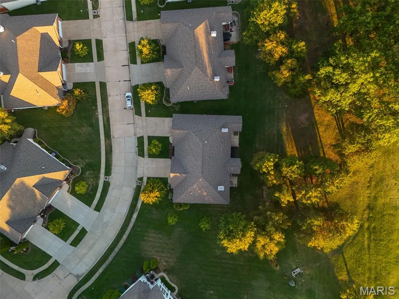 2450 Golden Bear Way #703A, Wentzville, MO 63385 — listing photo 31 of 34