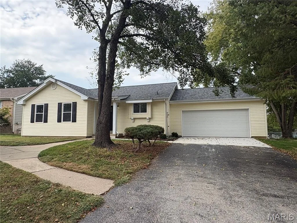 101 S Willow Grove Court, St Peters, MO 63376 — listing photo 1 of 24