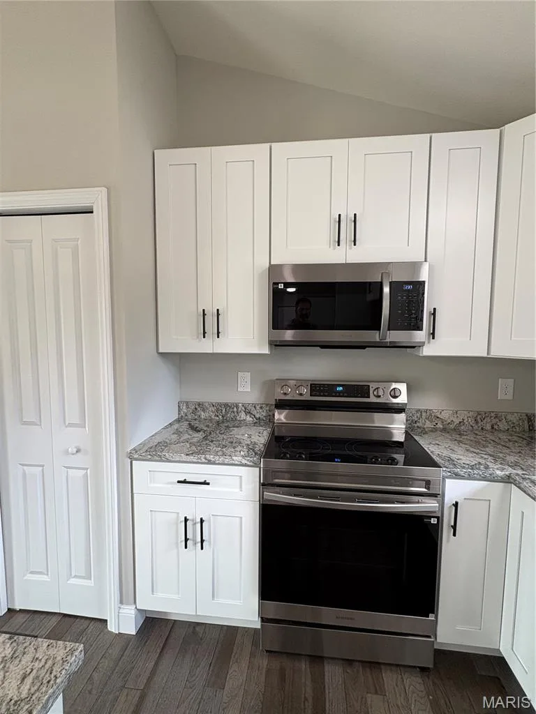 101 S Willow Grove Court, St Peters, MO 63376 — listing photo 5 of 24