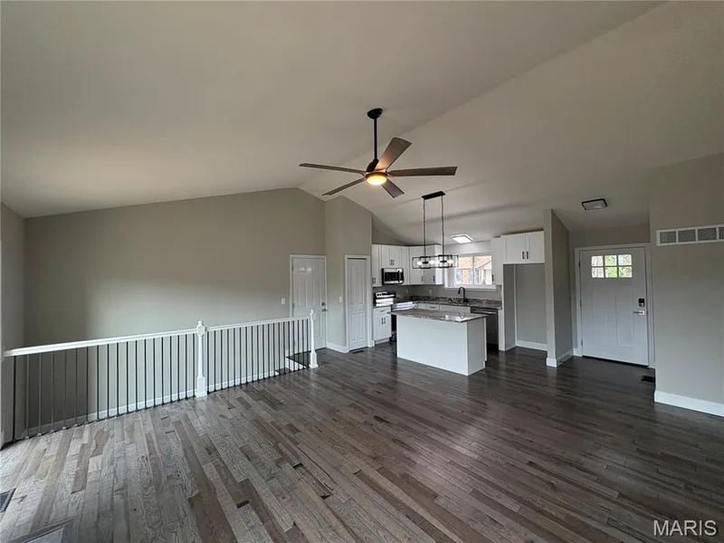 101 S Willow Grove Court, St Peters, MO 63376 — listing photo 8 of 24