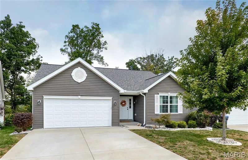 526 Brookside Forest Court, O'Fallon, MO β listing photo 1