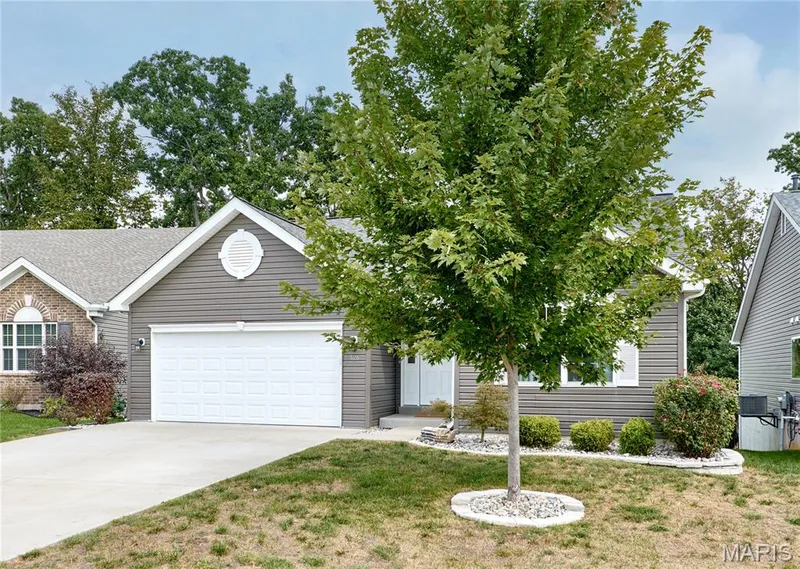 526 Brookside Forest Court, O'Fallon, MO 63366 — listing photo 3 of 32