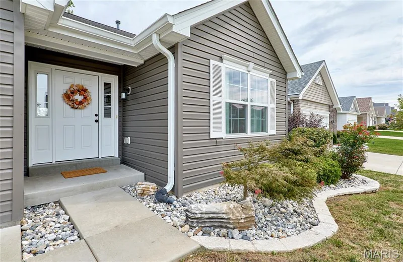 526 Brookside Forest Court, O'Fallon, MO 63366 — listing photo 4 of 32