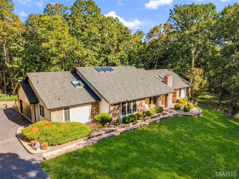2 Deer Field Ridge Road, Chesterfield, MO 63005 — listing photo 3 of 73
