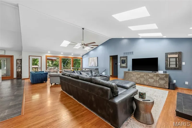 2 Deer Field Ridge Road, Chesterfield, MO 63005 — listing photo 7 of 73