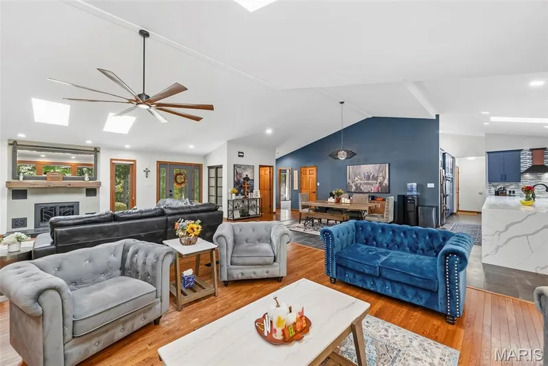 2 Deer Field Ridge Road, Chesterfield, MO 63005 — listing photo 8 of 73