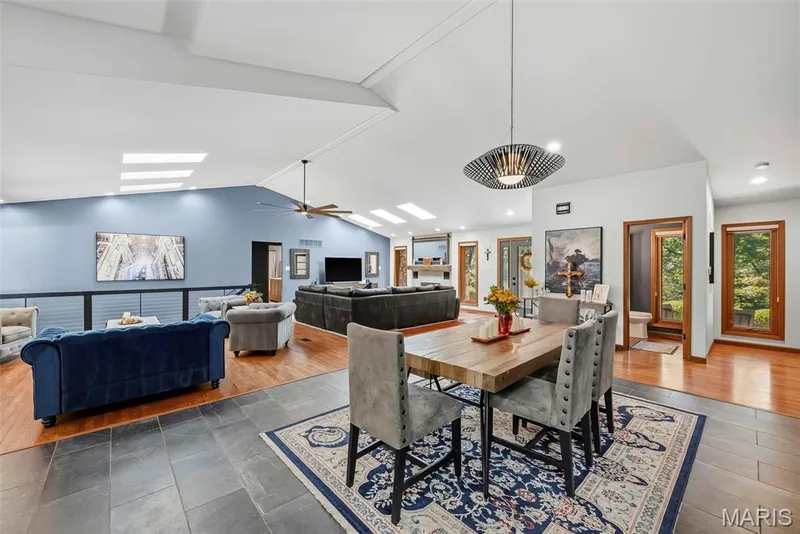 2 Deer Field Ridge Road, Chesterfield, MO 63005 — listing photo 11 of 73