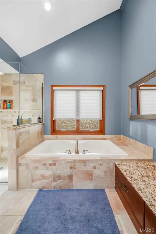 Jetted Tub in primary bathroom — 2 Deer Field Ridge Road, Chesterfield, MO 63005