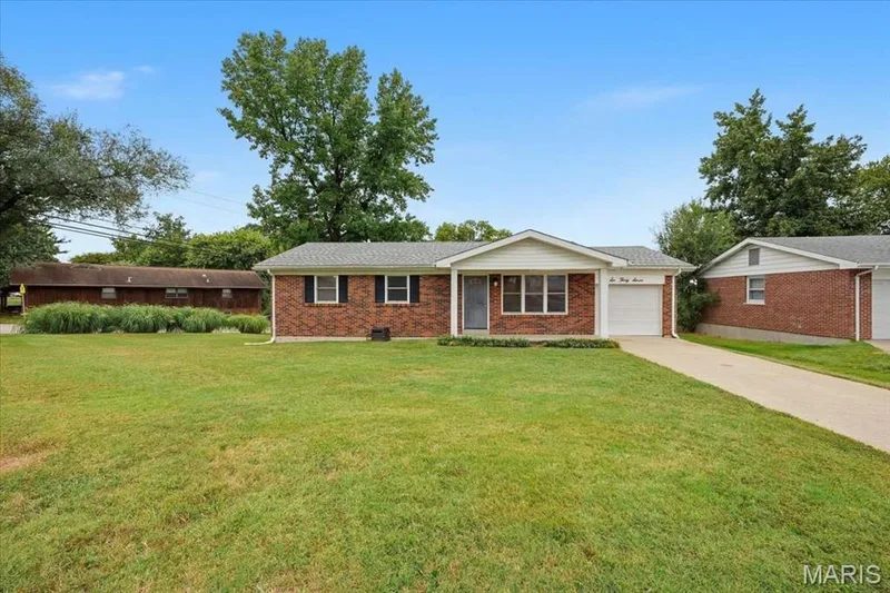637 Norma Drive, St Charles, MO — listing photo 1