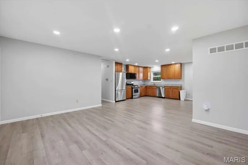 637 Norma Drive, St Charles, MO 63301 — listing photo 4 of 28