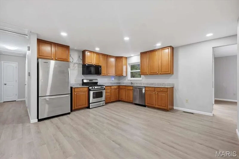 637 Norma Drive, St Charles, MO 63301 — listing photo 5 of 28