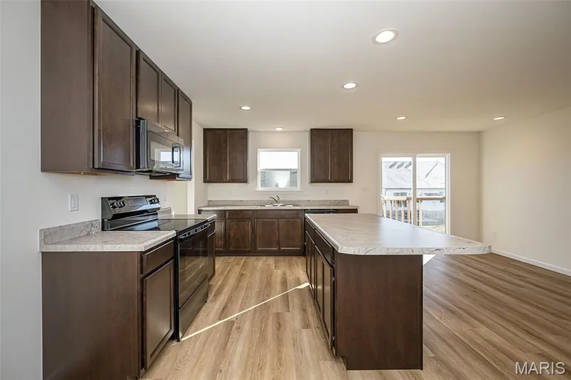 1018 Westhaven Boulevard, Wentzville, MO 63385 — listing photo 10 of 38