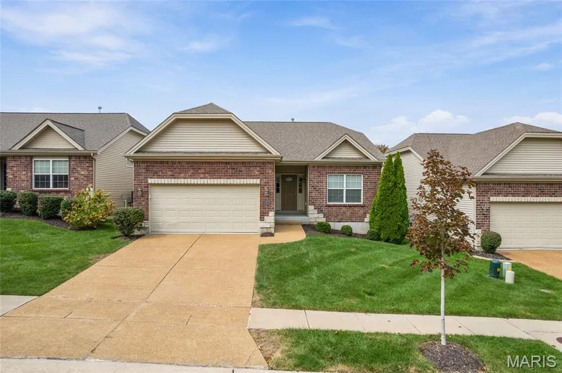 1247 Emerald Gardens Drive, St Peters, MO — listing photo 1