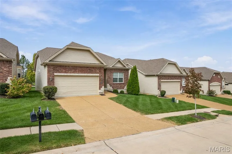 1247 Emerald Gardens Drive, St Peters, MO 63376 — listing photo 2 of 47