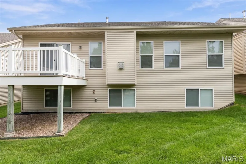 1247 Emerald Gardens Drive, St Peters, MO 63376 — listing photo 3 of 47