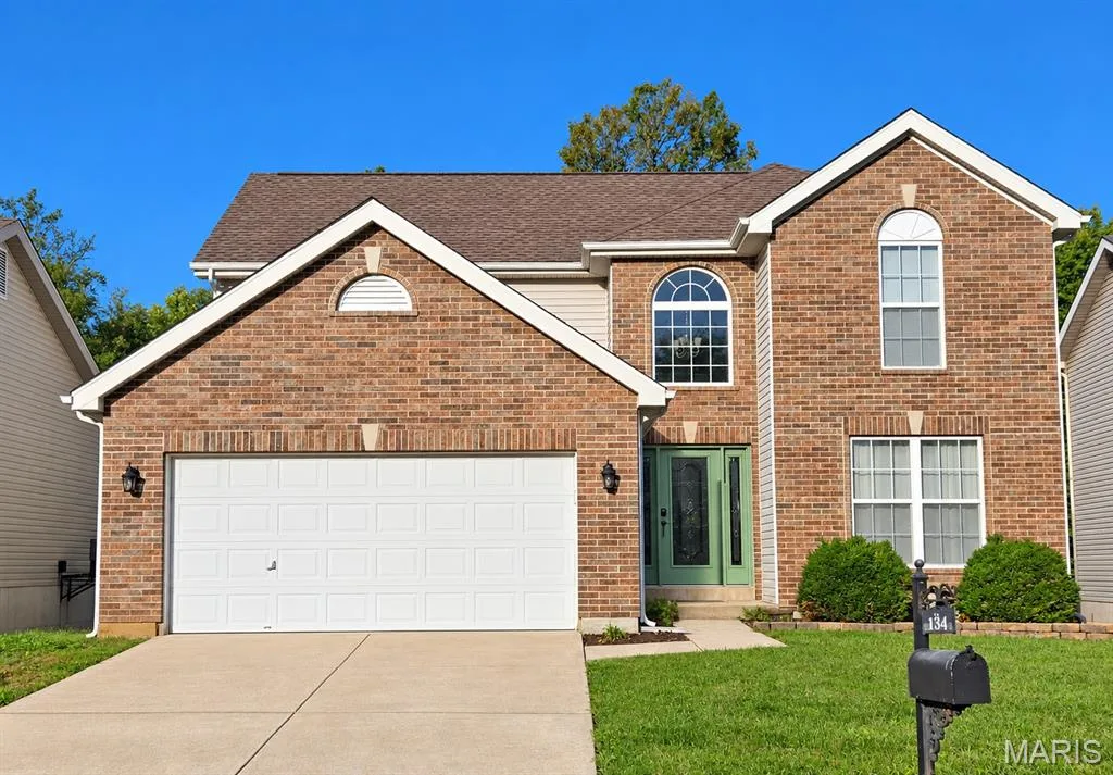 Beautiful 2 Story, 4/3 with walk-out LL. — 232 Spring Borough Drive, O'Fallon, MO 63368
