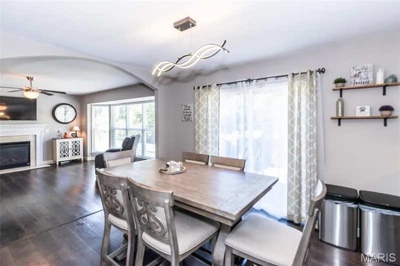 Kitchen/Dining/Family Room , great for entertaining. — 232 Spring Borough Drive, O'Fallon, MO 63368