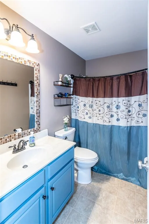 Second Full bath upstairs — 232 Spring Borough Drive, O'Fallon, MO 63368